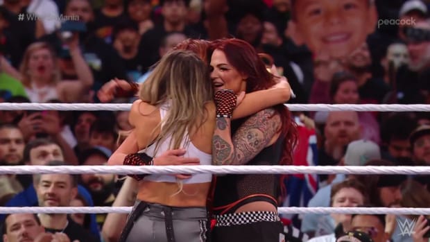 Backstage News on WWE Changing Plans for Becky Lynch vs. Trish Stratus
