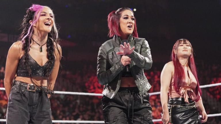 Bayley hilariously trolls a young fan who brought a sign for her to WWE Raw
