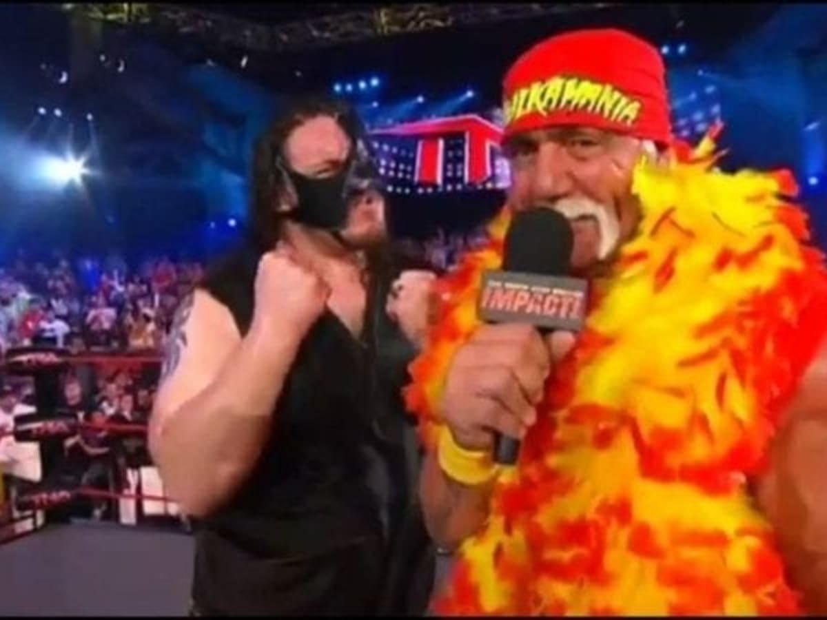 Hulk Hogan Pokes Fun at AJ Styles With New Photo