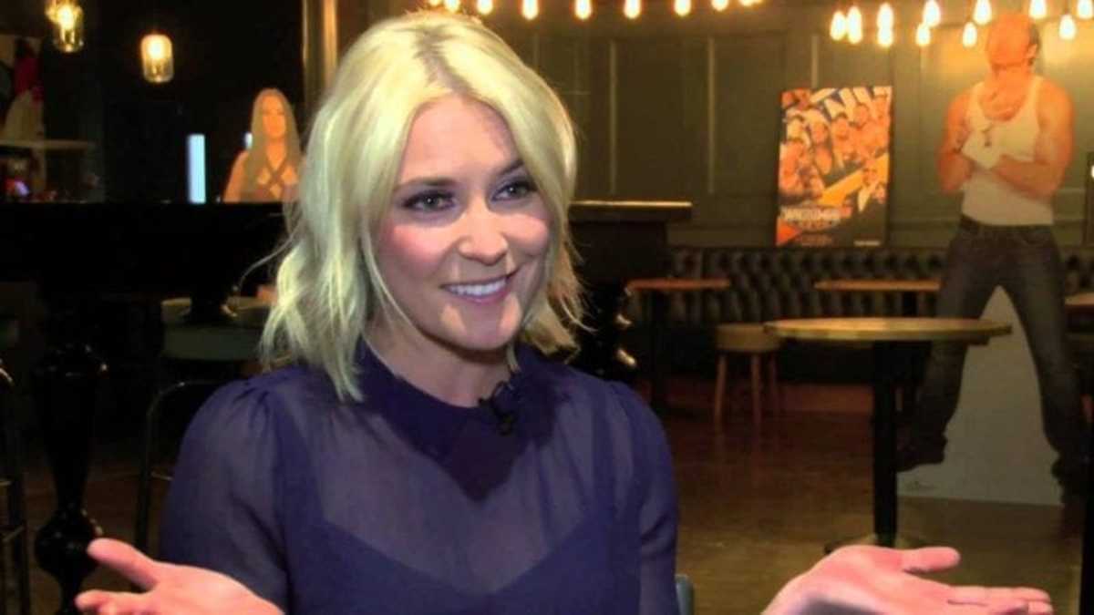 Renee Young on her relationship with Dean Ambrose, WrestleMania 31, her new show and much more