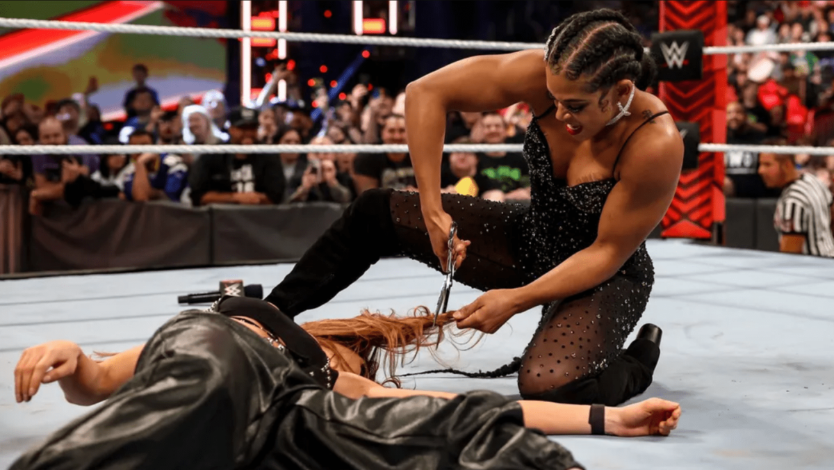 Photos of Becky Lynch's new look after having her hair cut by Bianca Belair  on WWE Raw - Wrestling News | WWE and AEW Results, Spoilers, Rumors & Scoops