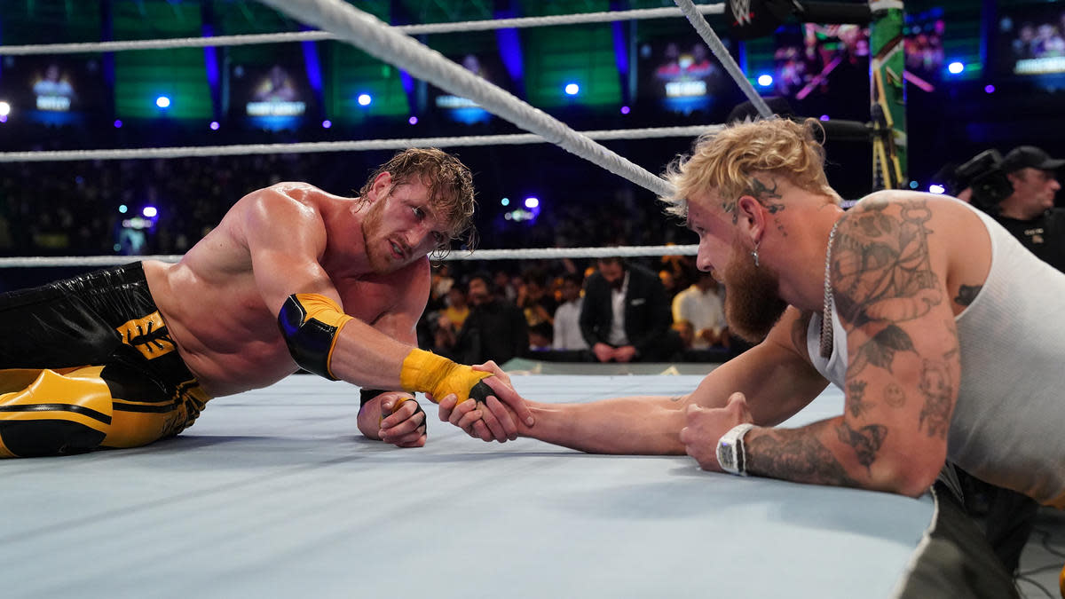 Photo of Logan Paul suffered a torn meniscus, MCL & potential ACL tear at WWE Crown Jewel