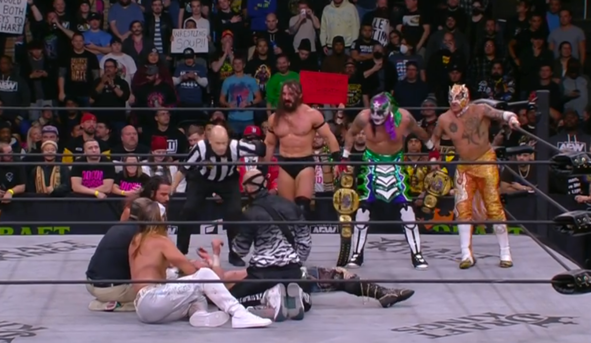 Photo of AEW Full Gear results: Death Triangle defeats The Elite to retain Trios Titles